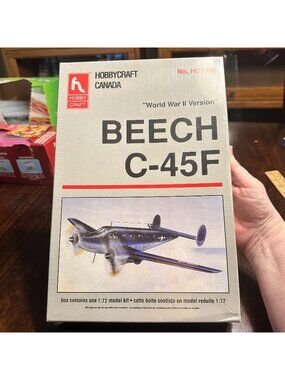 Hobbycraft Canada Beech C-45F 1:72 Scale Model Kit WWII Version HC-1388